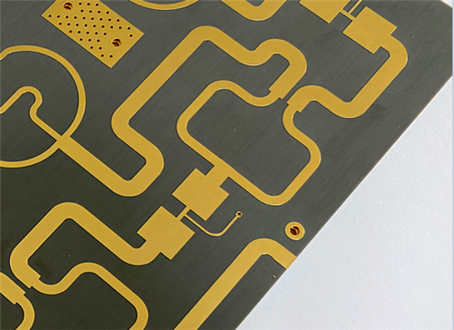 RT/duroid® 代替材料? TLY-5 DK2.2 ラミネートPCB 77GHzレーダーと航空機器の低損失,より高い出力