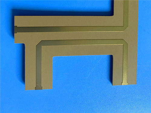 TF440 セラミック充填PTFEラミネートと、25mil基板上に構築されたカスタム2層リジッドPCB（イマージョンゴールド仕様）
